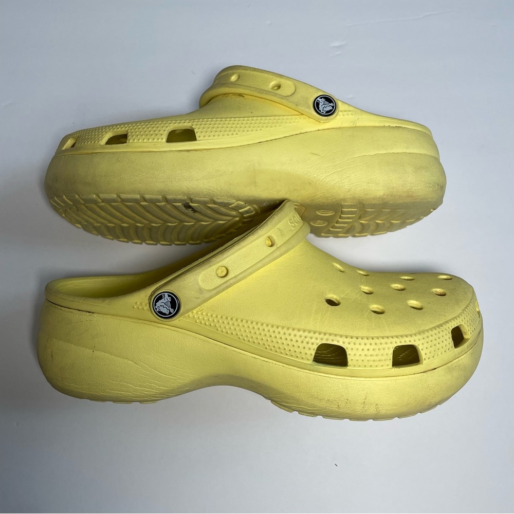 platform yellow crocs size 11 women and size 9 in men